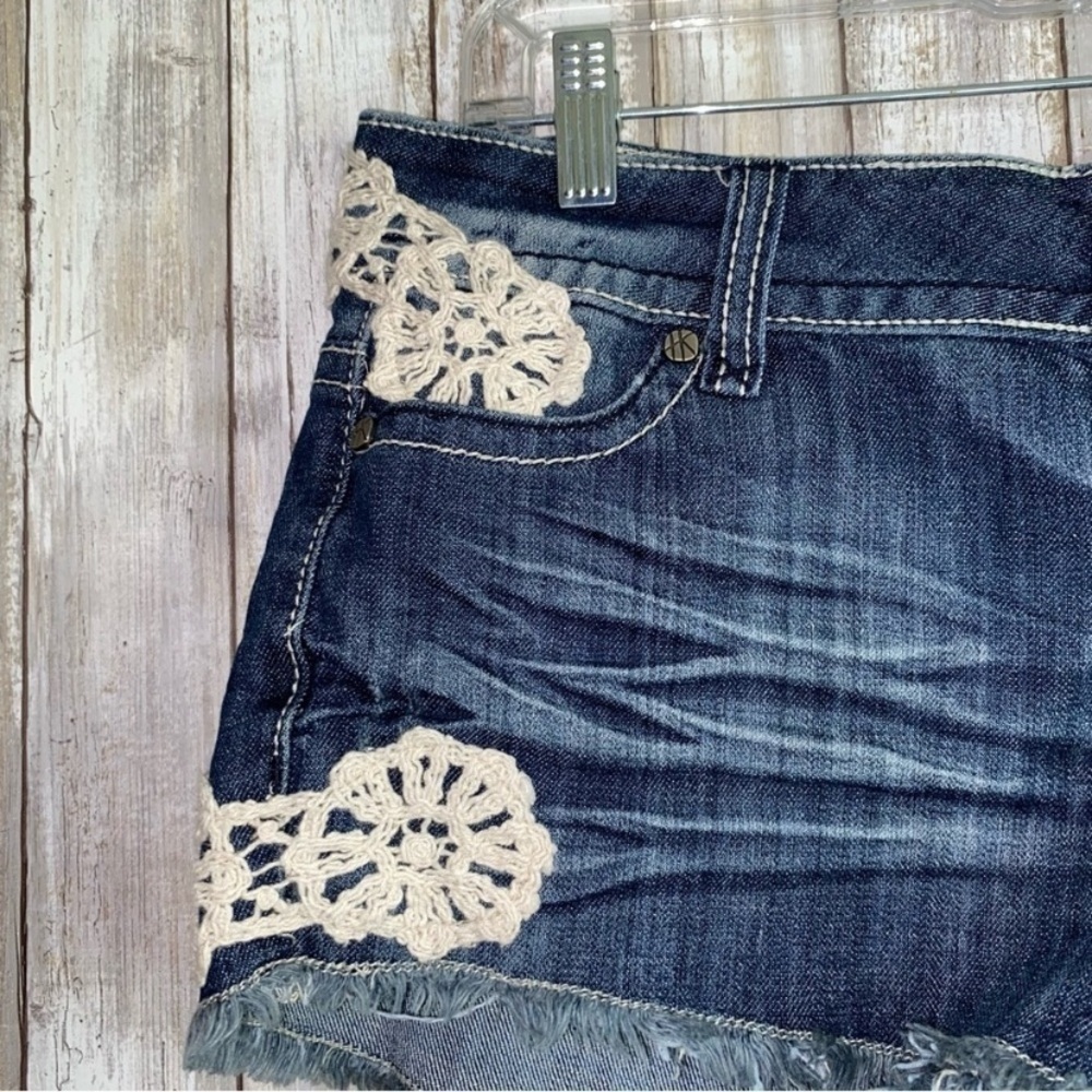 Hot Kiss Cici Embroidered Shorts - Picture 3 of 6